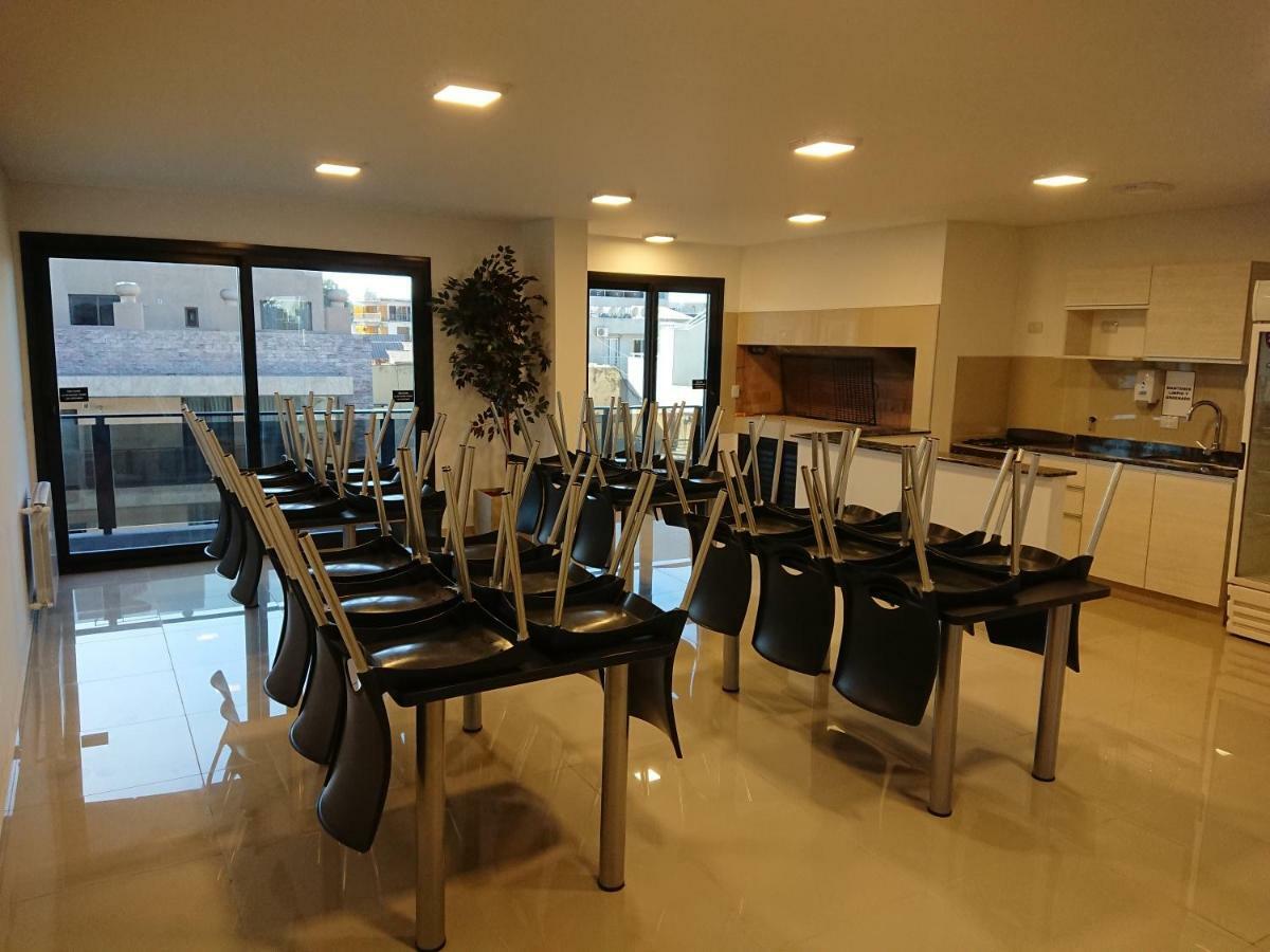 Departamento De Excelente Categoria Appartamento Villa Carlos Paz Esterno foto